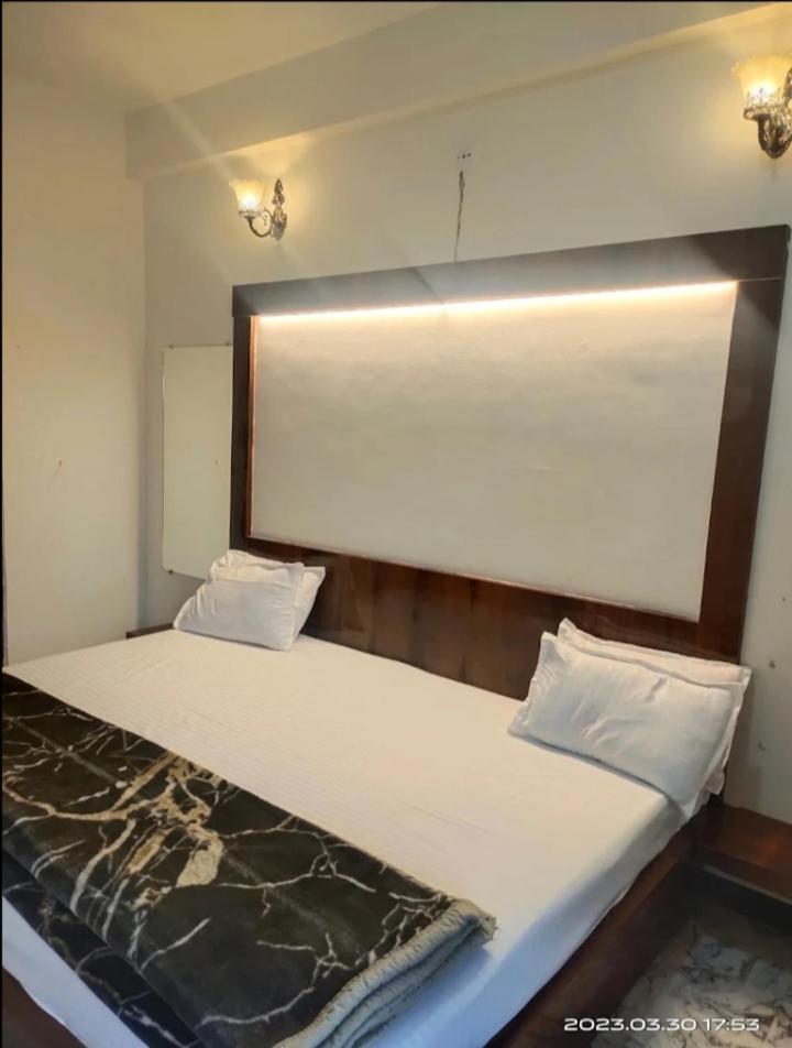 Hotel Malhotra Palace Ujjain Exterior photo